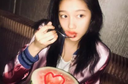 娱乐吃瓜酱关晓彤,娱乐圈的“吃瓜酱”，揭秘明星背后的故事