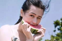 娱乐吃瓜的头像女生可爱,可爱女生带你领略娱乐吃瓜乐趣